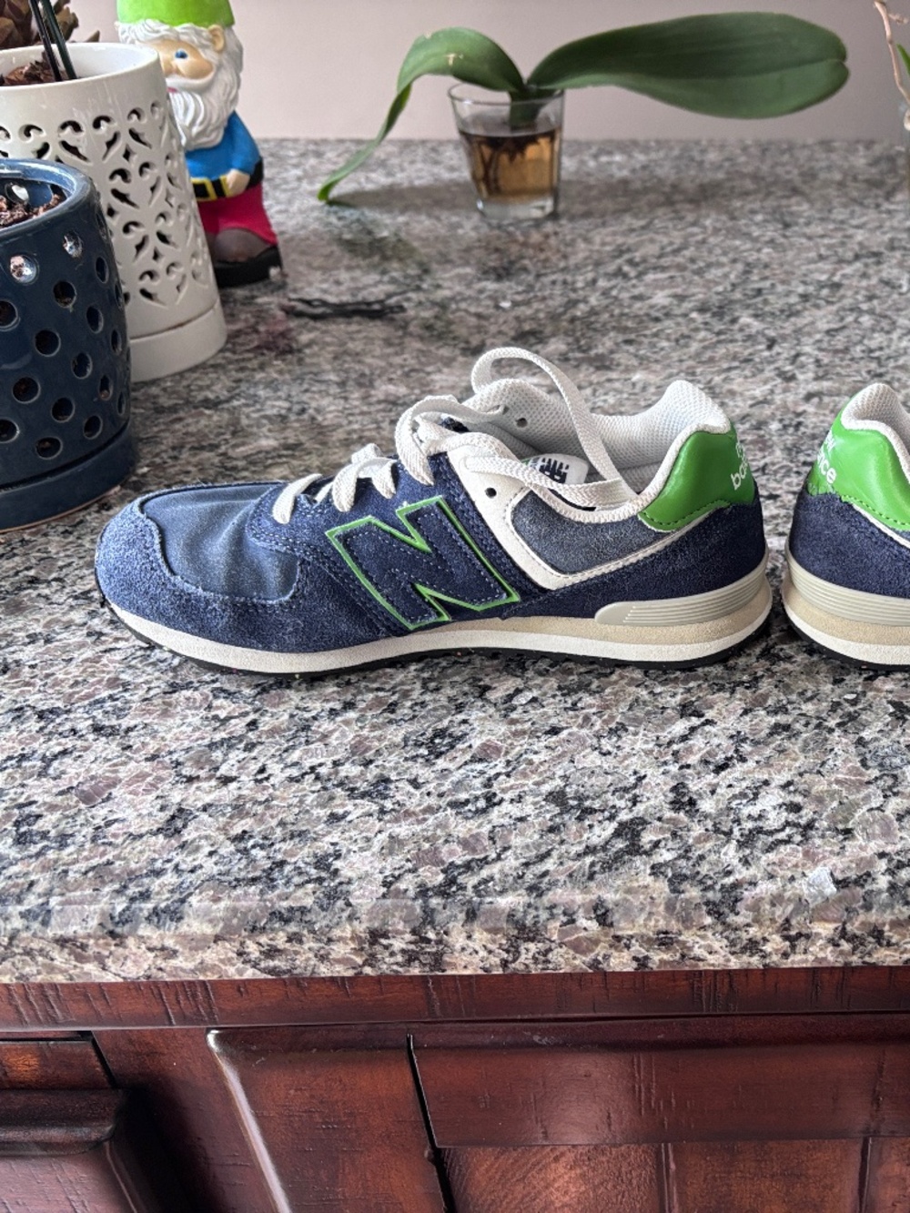 New Balance 574 Big Boys / Kids Size 4, EUC,  navy / lime green
